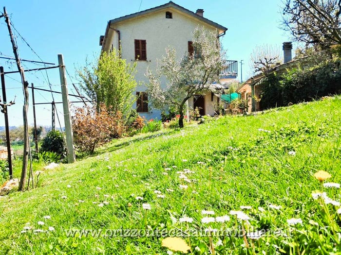 Casa con 6 locali in vendita in Ascoli Piceno