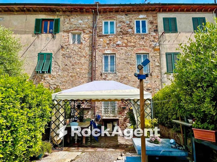 Casa con 6 locali in vendita in Mugnano, Lucca