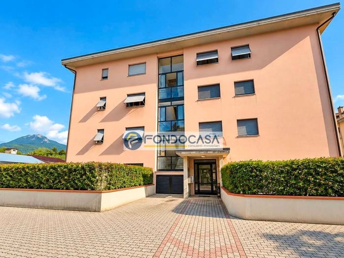 Appartamento trilocale in vendita in Via giovan pietro, Avenza, Carrara