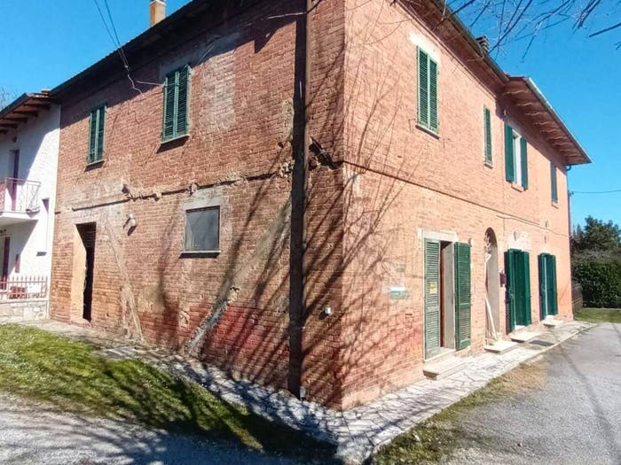Casa con 5 locali in vendita in Via Dè Mori, Acquaviva, Montepulciano