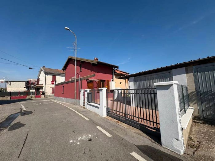 Casa trilocale in vendita in Via Alessandro Manzoni, Magherno