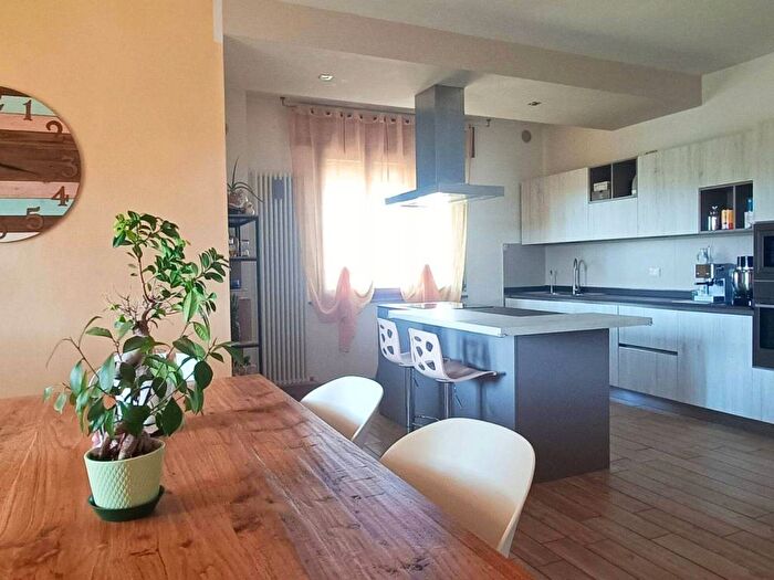 Casa con 6 locali in vendita in Via dei Castellari, Istrana