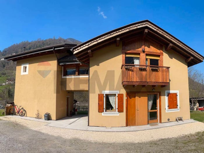 Casa con 5 locali in vendita in Bagolino