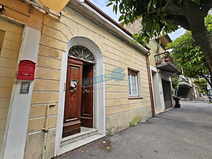 Casa quadrilocale in vendita in Via Antonio Fratti, Viareggio