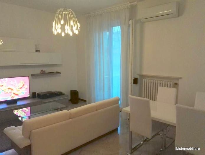 Appartamento con 6 locali in vendita in Via Fratelli Aventi, Foro Boario, Ferrara