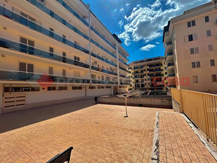 Casa quadrilocale in vendita in Via Escrivà, Petrarelle, Caserta