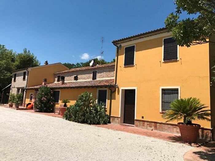 Casa con 6 locali in vendita in strada della campanara, Torraccia Tre Ponti, Pesaro
