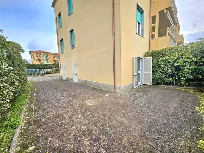 Appartamento quadrilocale in vendita in Marina di Massa Centro, Massa