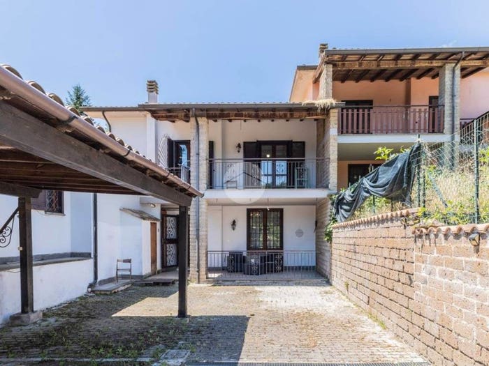 Casa quadrilocale in vendita in Via dei Pini, Colle Farnese, Nepi