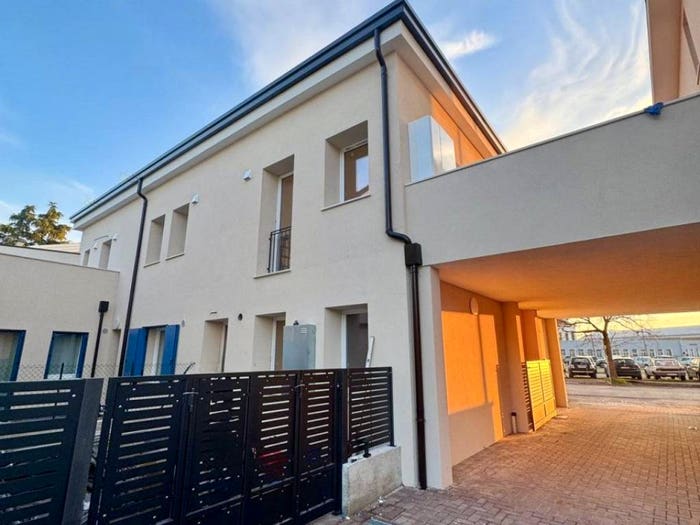 Appartamento trilocale in vendita in Via Borgofuro, Semicentro, Este