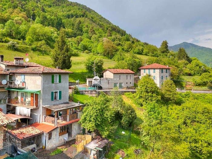 Casa quadrilocale in vendita in Via Patrioti, Gargnano