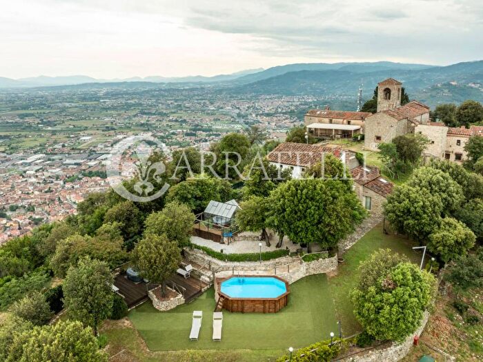 Casa con 6 locali in vendita in via la rave, Monsummano Terme