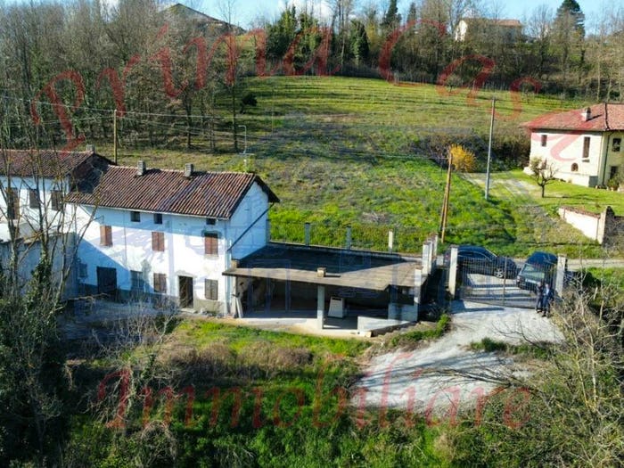 Casa con 5 locali in vendita in Via Guglielmo Marconi, Belveglio