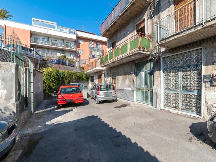 Casa con 6 locali in vendita in Via Pietro Abbadessa, Barriera Leucatia, Catania