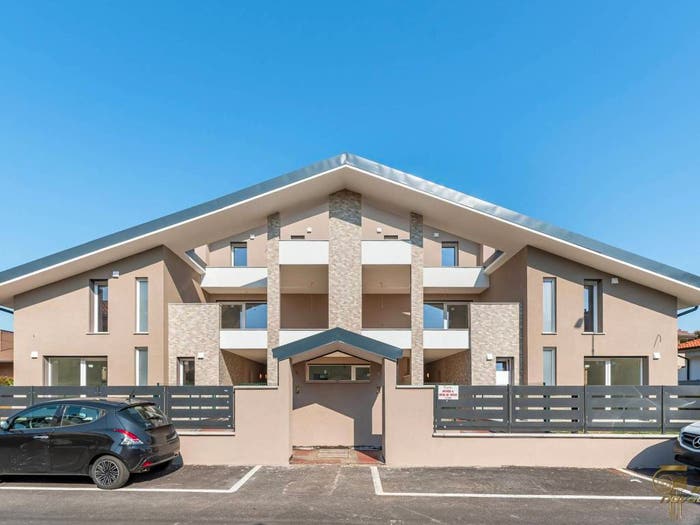 Casa quadrilocale in vendita in Via Ortigara, Origgio