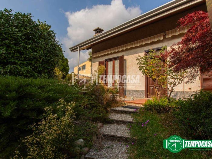 Casa con 5 locali in vendita in Via Enrico Toti, Centro, Lonate Pozzolo