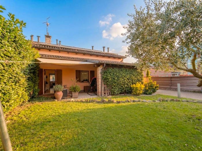 Casa quadrilocale in vendita in Via Augusto Franzoj, Vicofertile, Parma