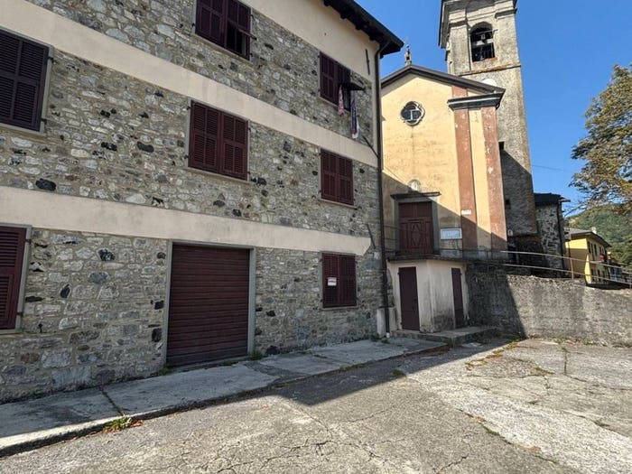 Casa con 6 locali in vendita in Via Sant' Agostino, Zeri