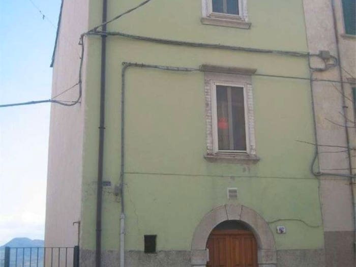 Casa con 6 locali in vendita in Gualterio, Centro, Agnone
