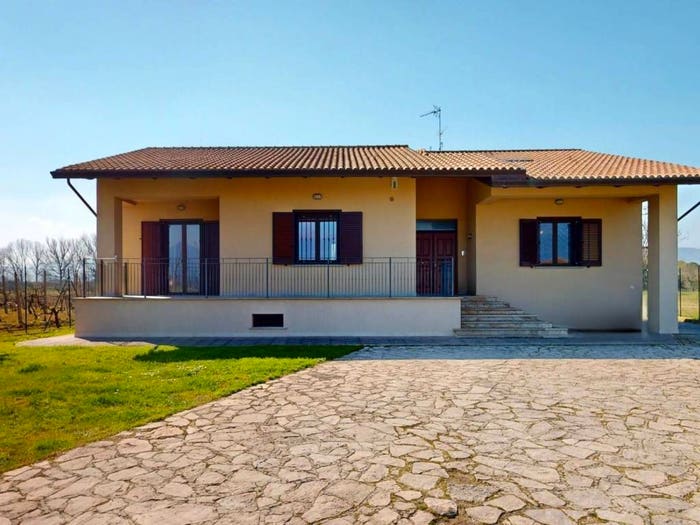 Casa quadrilocale in vendita in Via Sant'Angelo, Centro, Cannara