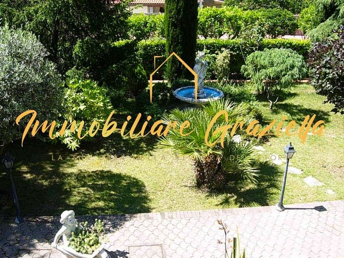 Casa trilocale in vendita in Centro, Camporosso