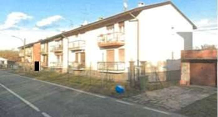 Appartamento trilocale in vendita in Via milano, Angera