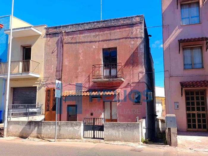 Casa quadrilocale in vendita in Via Regina Elena, Centro, Ruffano
