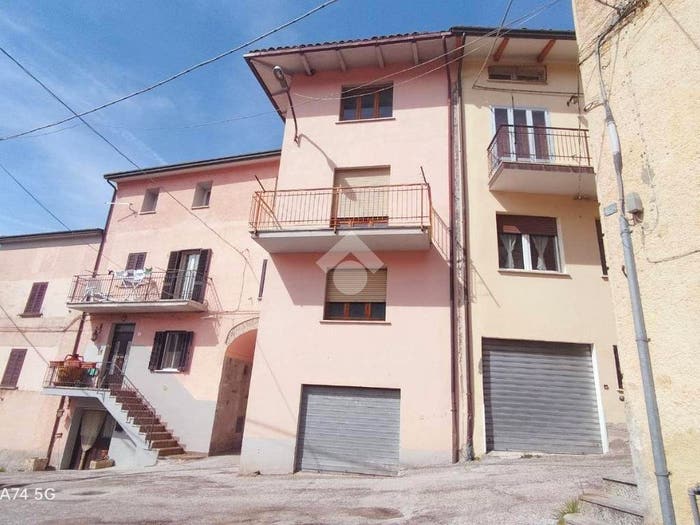 Casa con 6 locali in vendita in Frazione Vaccara, Palazzo Mancinelli Vaccara, Gualdo Tadino
