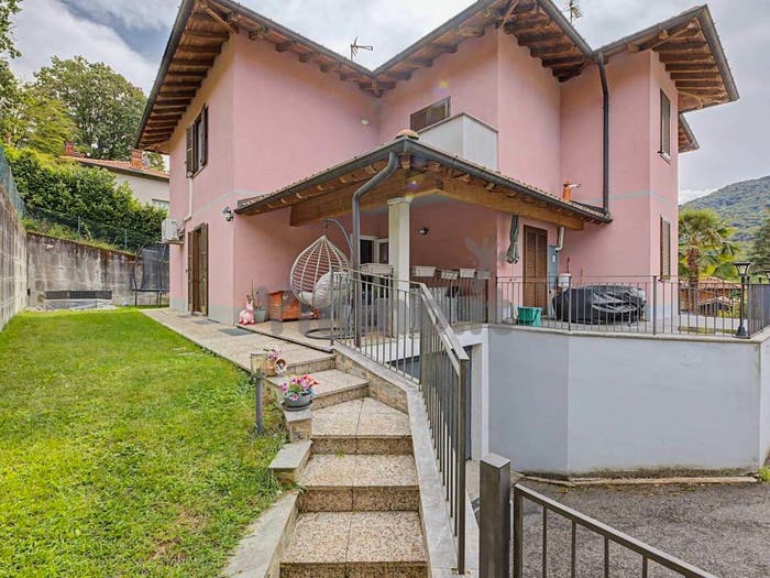Casa con 6 locali in vendita in Via Varesina, Centro, Cunardo