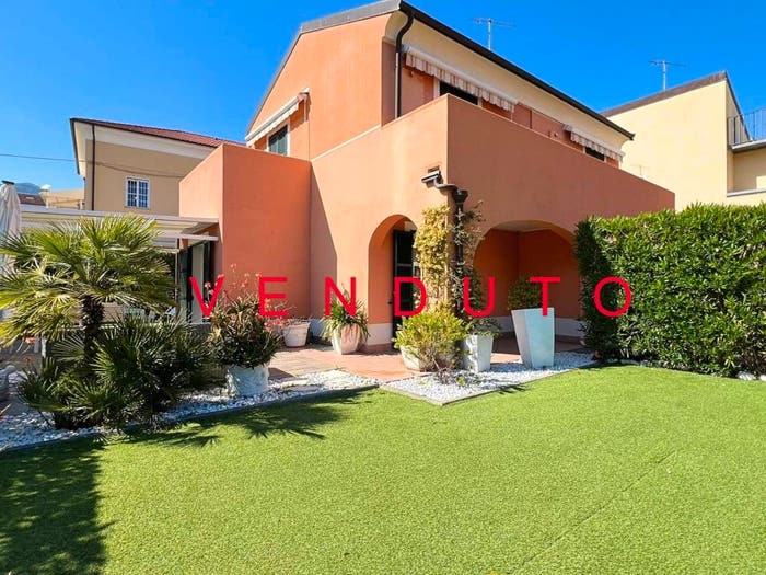 Casa quadrilocale in vendita in Centro, Loano