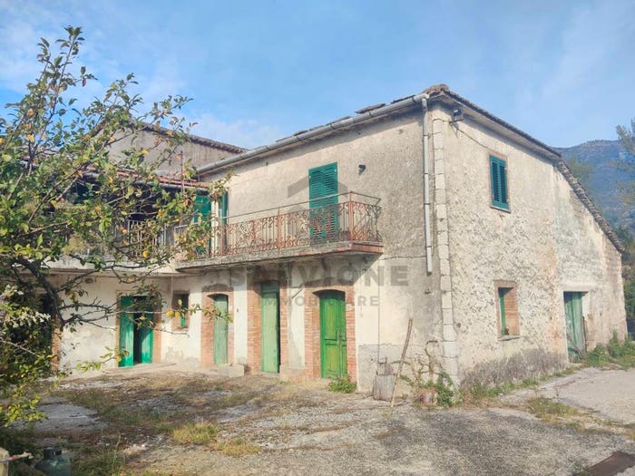 Casa con 6 locali in vendita in Contrada Caiazzano, Cusano Mutri