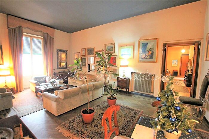 Appartamento con 8 locali in vendita in Via Dante, Foggia
