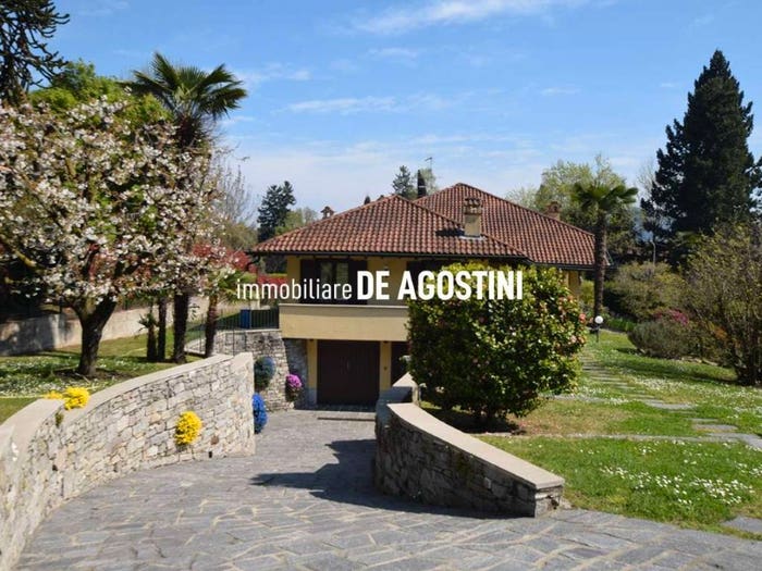 Casa con 6 locali in vendita in via Sempione, Centro, Meina