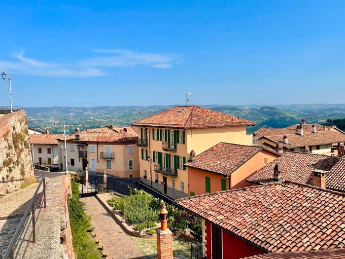 Casa con 6 locali in vendita in Via Guglielmo Marconi, Centro, La Morra