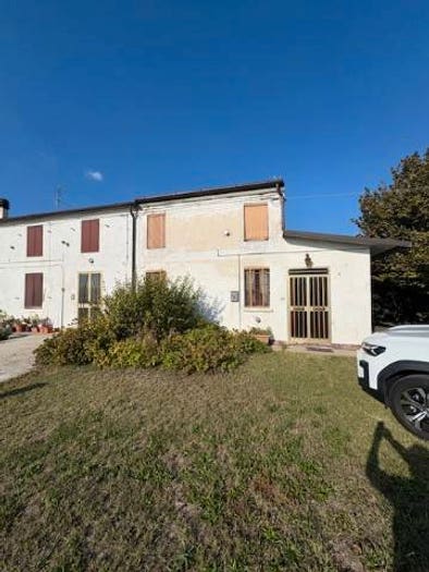 Casa con 6 locali in vendita in Via Carlo Martelli, Casaglia, Ferrara