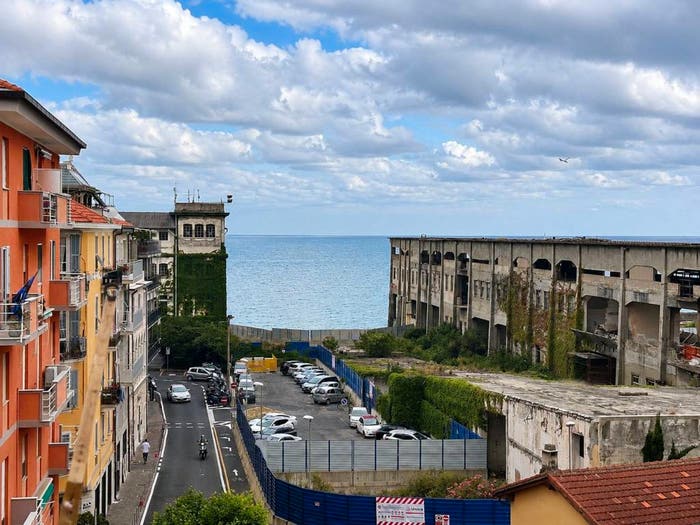 Appartamento quadrilocale in vendita in Via Privata Grotta, Centro, Pietra Ligure