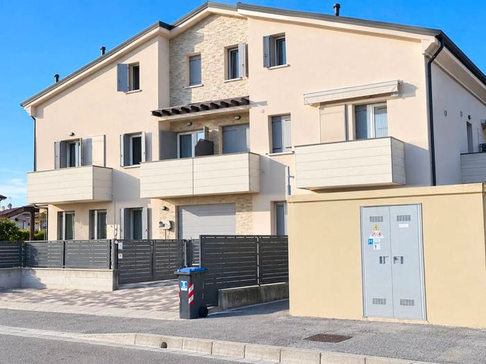 Appartamento quadrilocale in vendita in Vicolo Andrea Gloria, Centro, Campagna Lupia