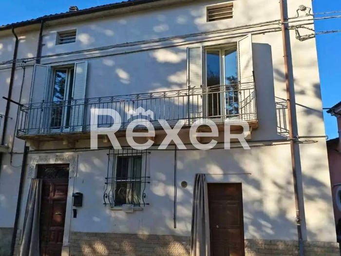 Casa con 6 locali in vendita in Via Benedetto Croce, Raiano