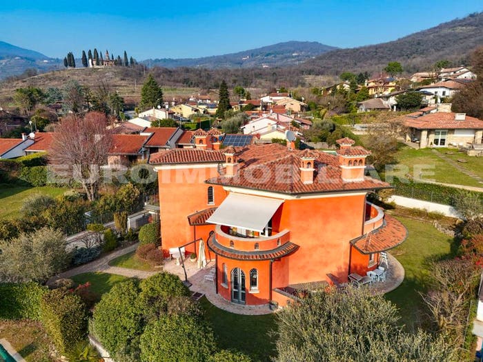 Casa con 6 locali in vendita in Via Fantasina, Fantasina, Cellatica