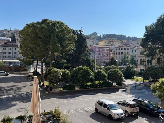 Appartamento con 6 locali in vendita in PIAZZA STAMIRA, Corsi, Ancona