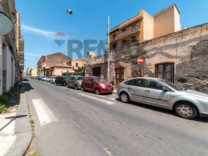 Casa con 5 locali in vendita in Via Regina Bianca, Picanello, Catania