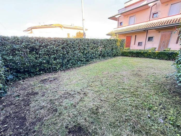 Casa quadrilocale in vendita in Via Stradella, Ronchi Poveromo, Massa