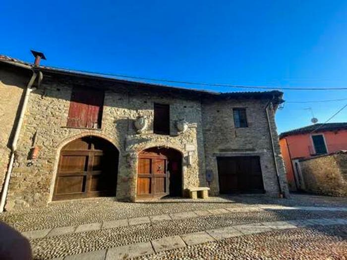 Casa con 6 locali in vendita in Via Al Castello No Number, Centro, Trisobbio