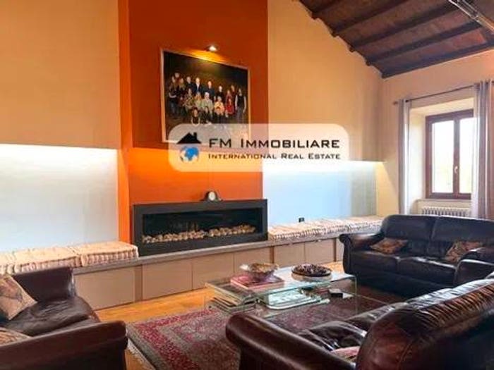 Casa con 6 locali in vendita in Piazza San Francesco, Centro, Capranica