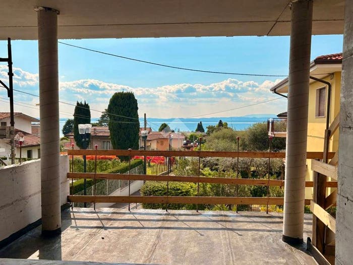 Appartamento trilocale in vendita in Via Galvani, Centro, Bardolino