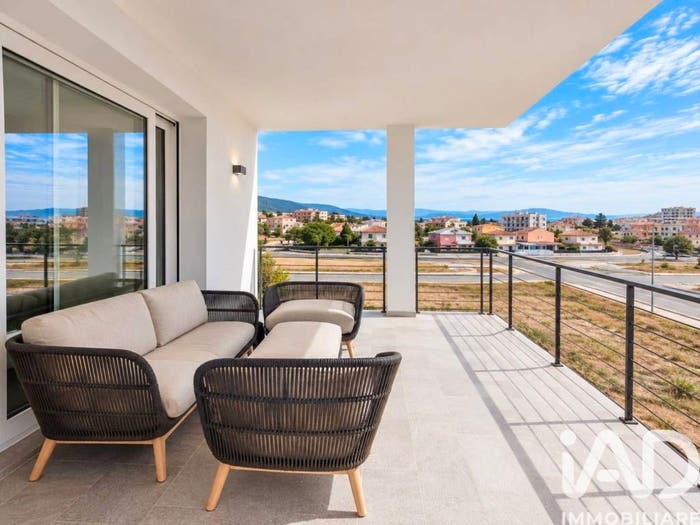 Appartamento con 5 locali in vendita in Via delle Calendule, Via Nervi, Olbia