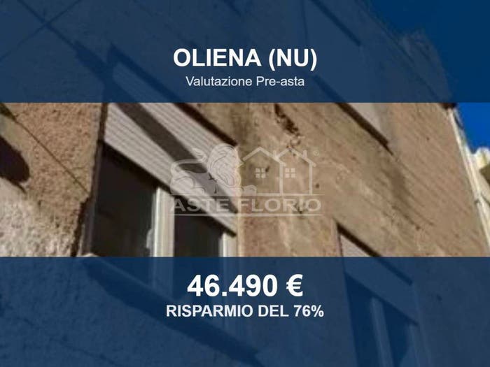Casa con 6 locali in vendita in Via Carmelo Floris, Oliena