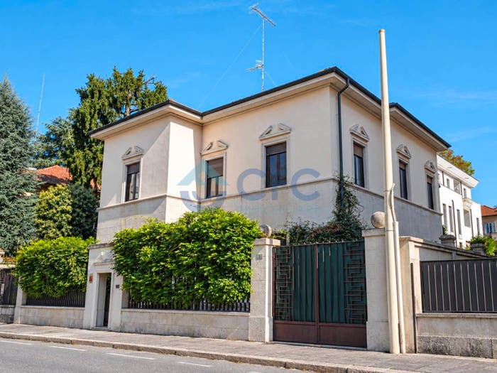 Casa con 6 locali in vendita in Via Errico Petrella, Tribunale, Busto Arsizio