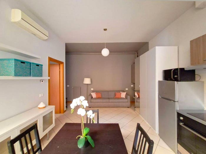Appartamento monolocale in vendita in Via Simone Martini, Famagosta, Milano