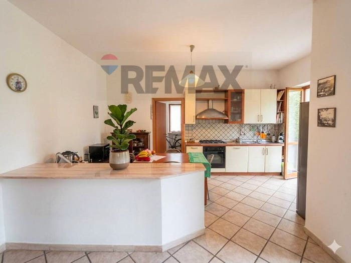 Appartamento con 5 locali in vendita in Via Delle Ginestre, Centro, Formia